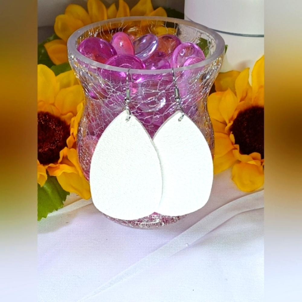 🤍✨Handmade faux leather earings✨🤍